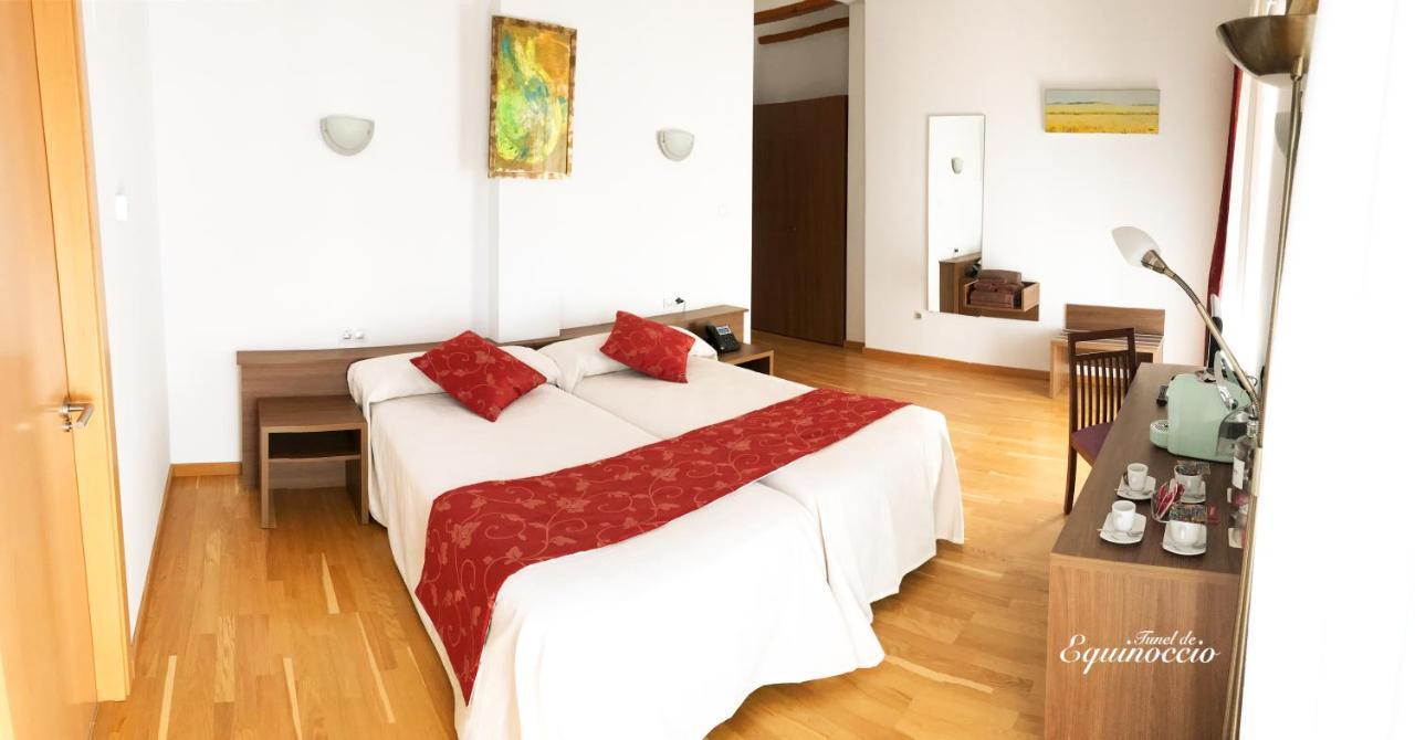 Hotel Baron Andilla Valdealgorfa Buitenkant foto